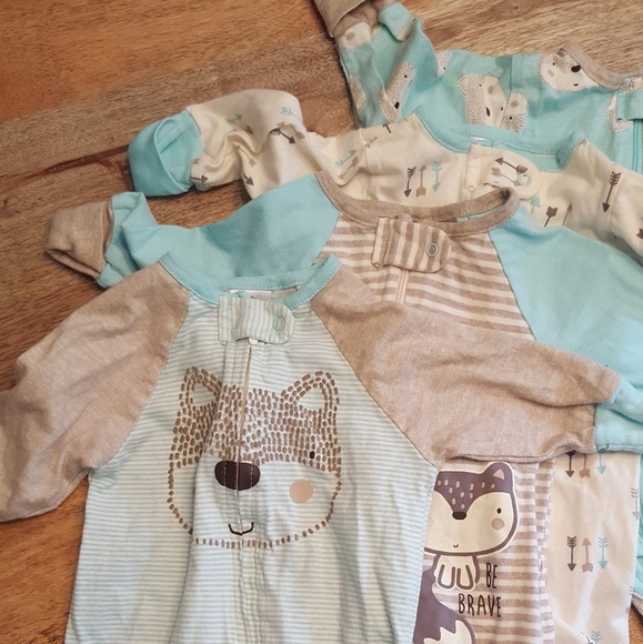 Last Chance! 6 Gerber Sleep n'Play footed onesies - Picture 2 of 8